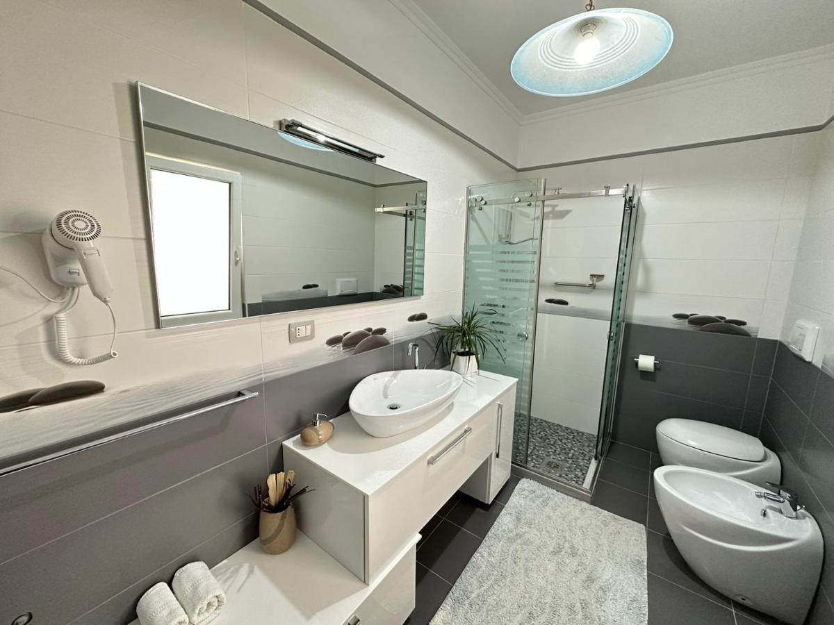 Home Aquamarine & Residence Vlorë Buitenkant foto
